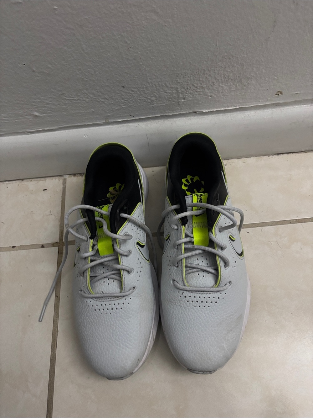 Nike Men's Light Gray and Neon Yellow Running Sneakers